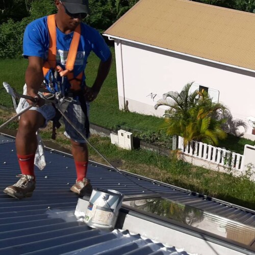 Kbis Mickael sur un toit